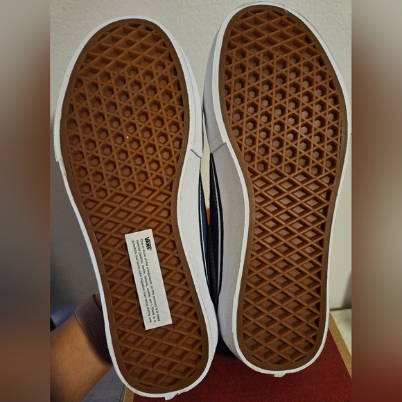 Vans - Picture 5 of 8